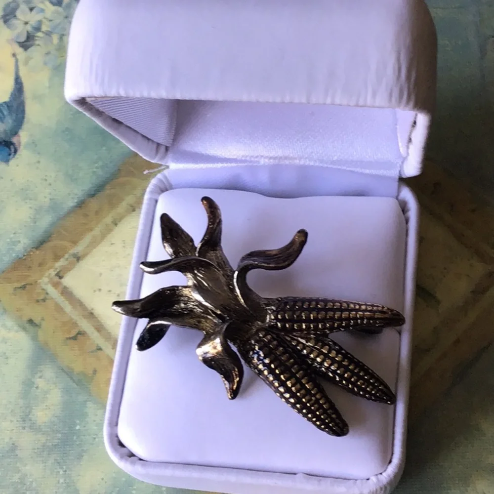 Brooch Harvest Time  Vintage corn cob stalk detailed Kernals